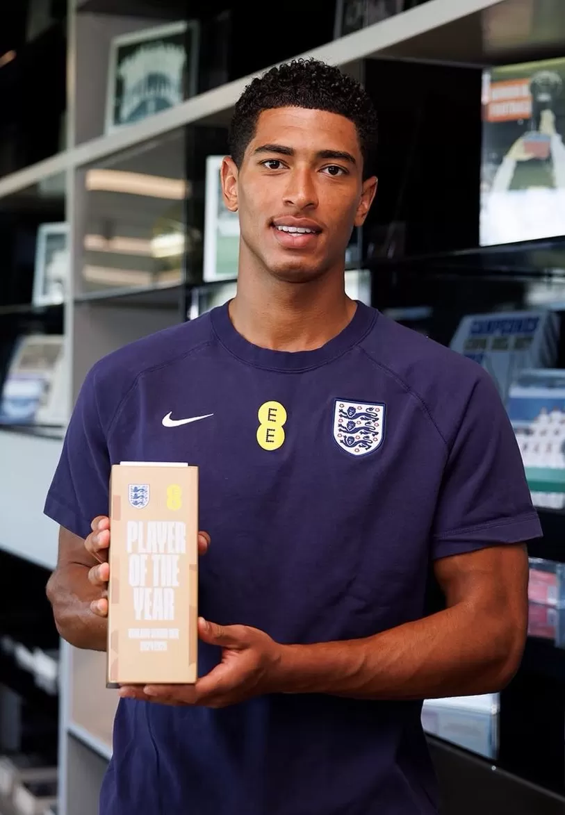 جود بيلينجهام يفوز بجائزة أفضل لاعب في إنجلترا لموسم 2024/2025