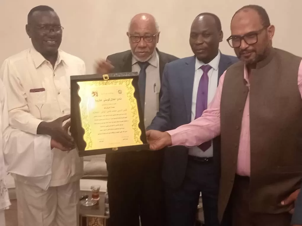 هلال كوستي يكرّم والي النيل الأبيض في جدة