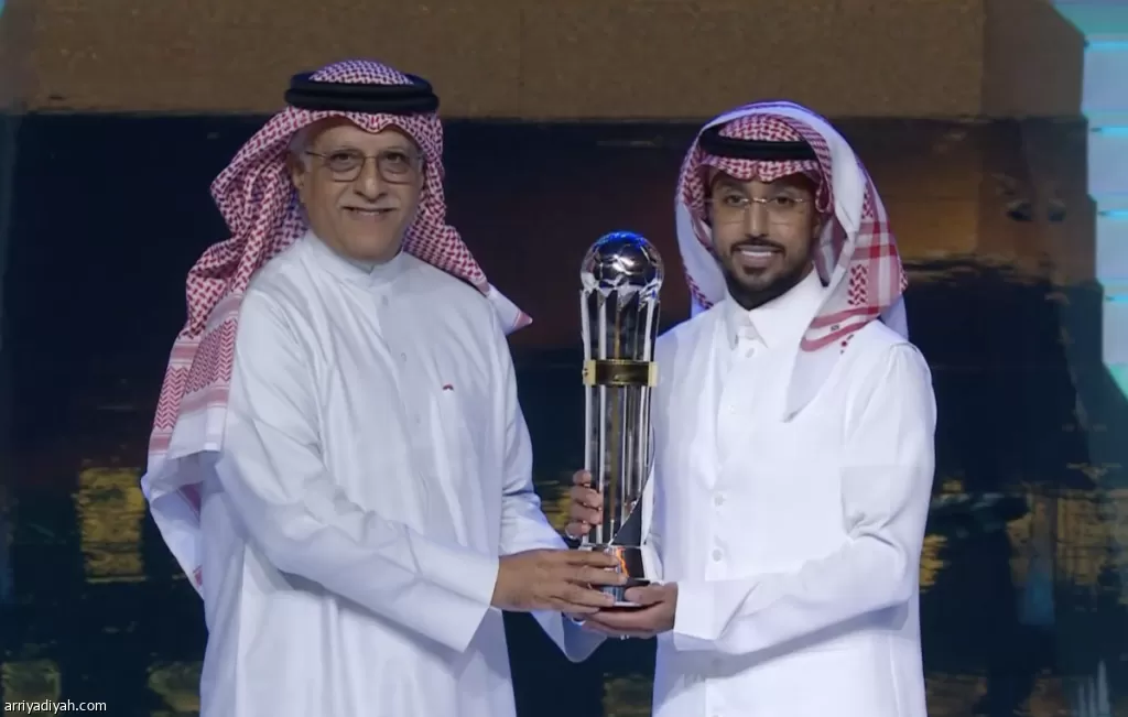 الدوسري أول سعودي يظفر بجائزة أفضل لاعب آسيوي مرتين الدوسري أول سعودي يظفر بجائزة أفضل لاعب آسيوي مرتين