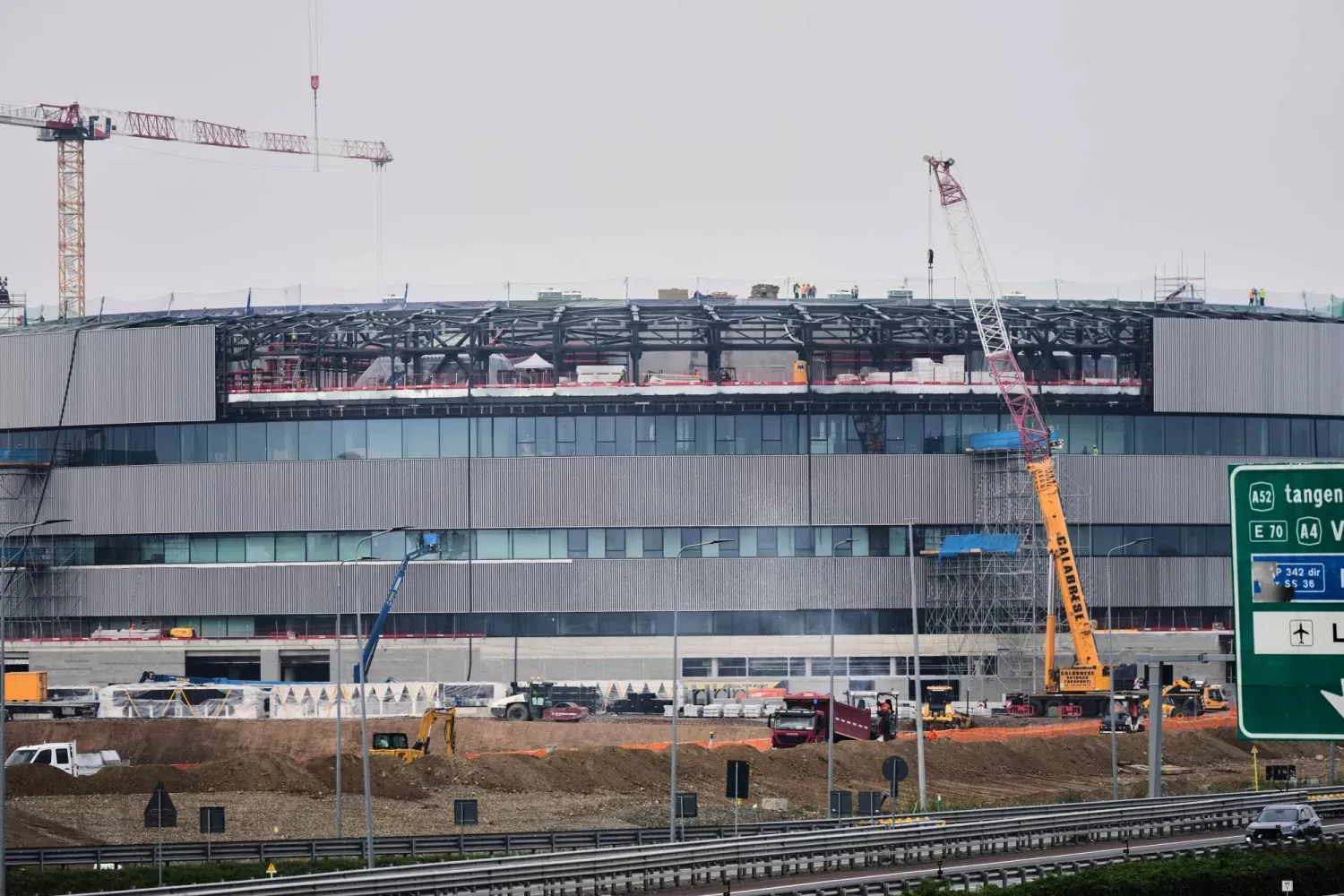 «فيفا» يوقّع اتفاقية جديدة لضمان حقوق العمال في بطولاته