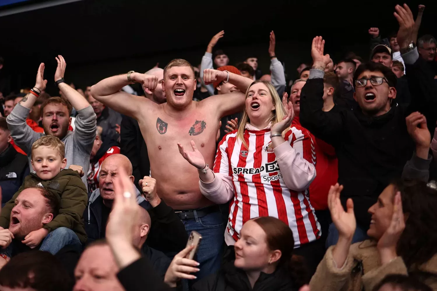 سندرلاند يفوز على تشيلسي بهدفين مقابل هدف