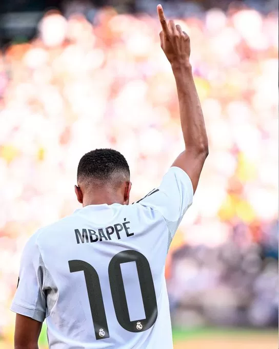 مبابي يتسلم جائزة الحذاء الذهبي غدا مبابي يتسلم جائزة الحذاء الذهبي غدا