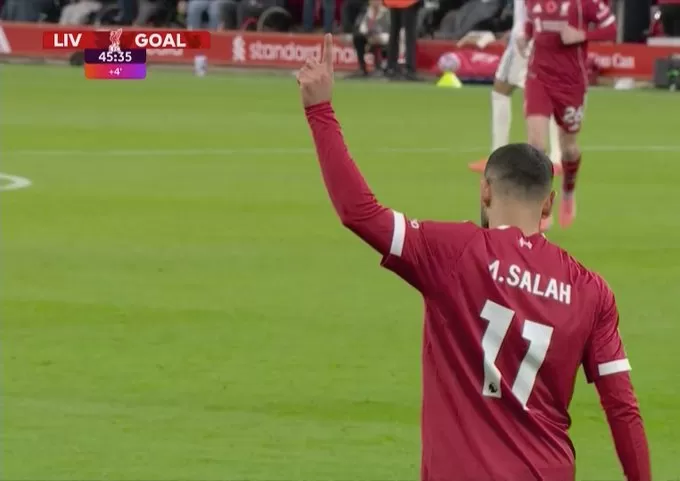 ليفربول يكسب أستون فيلا بهدفين وصلاح يعانق الشباك