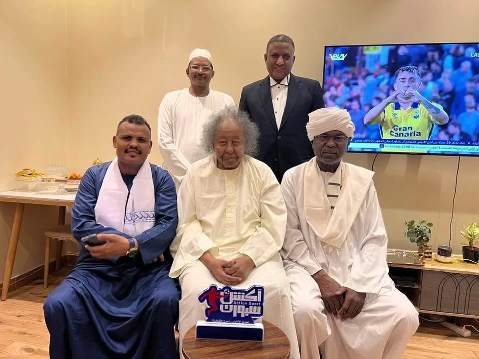 تكريماً لمسيرة تجاوزت الخمسين عاماً.. «آكشن سبورت» تهدي درعها للبروف