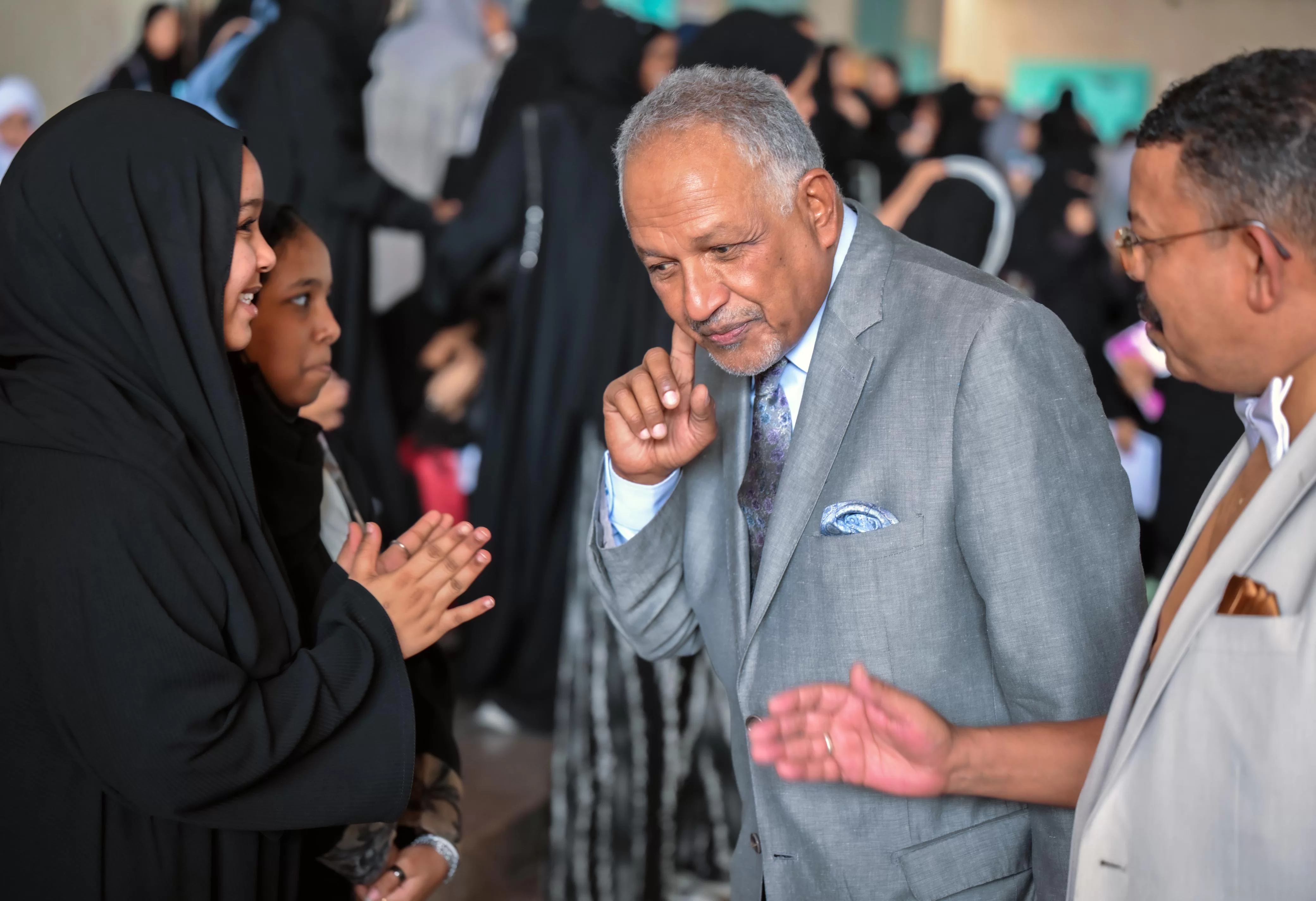 السفارة تتابع امتحانات المرحلة المتوسطة بالمملكة