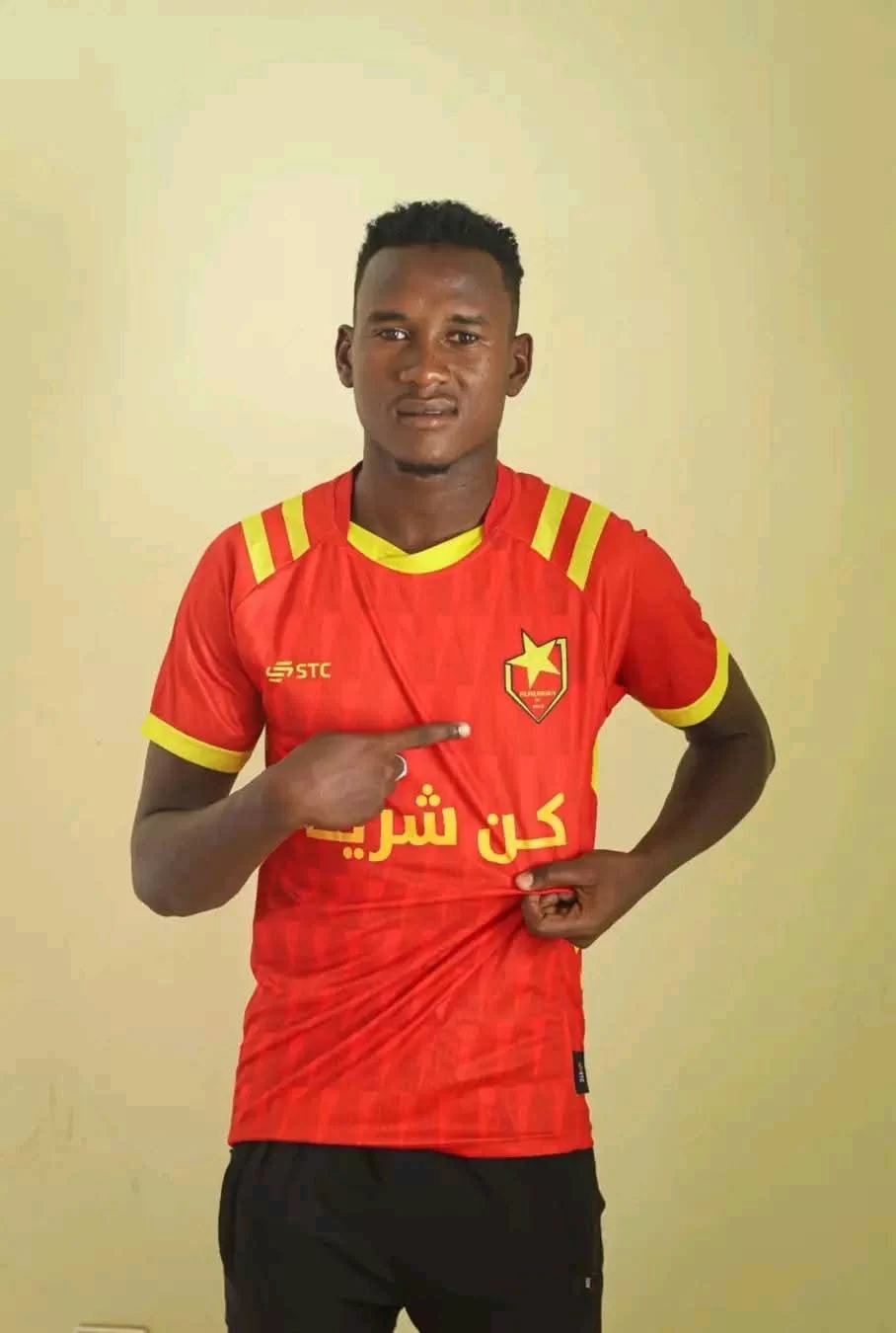 المريخ يبدا تسجيلاته بالتعاقد مع ثنائي الأمل