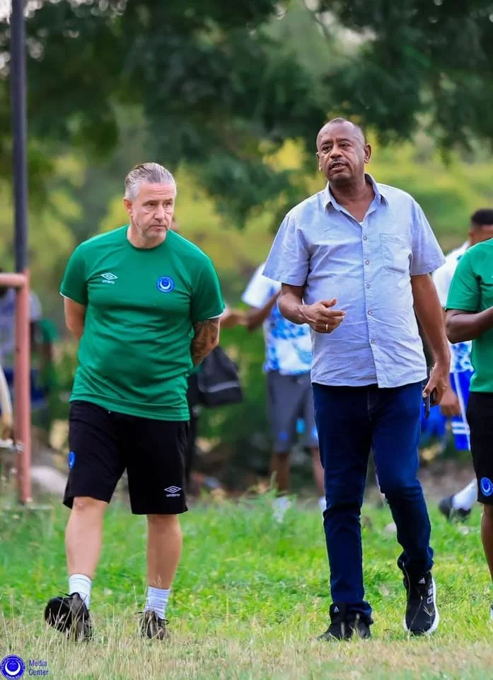 الأزرق ينطلق بصالة الألعاب .. ترحيب بالطاقم الفني.. وظهور مدهش للأجانب