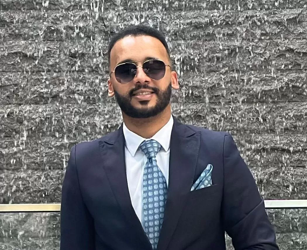 انحنِ لتصنع القنبلة يا عليقي