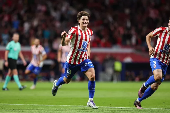 ألفاريز يقود أتلتيكو مدريد لفوز درامي على رايو فاييكانو