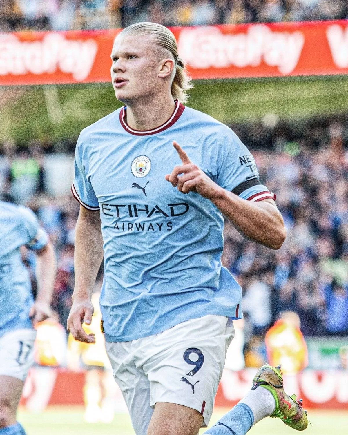 هالاند يحصد جائزة لاعب الشهر في الدوري الإنجليزي