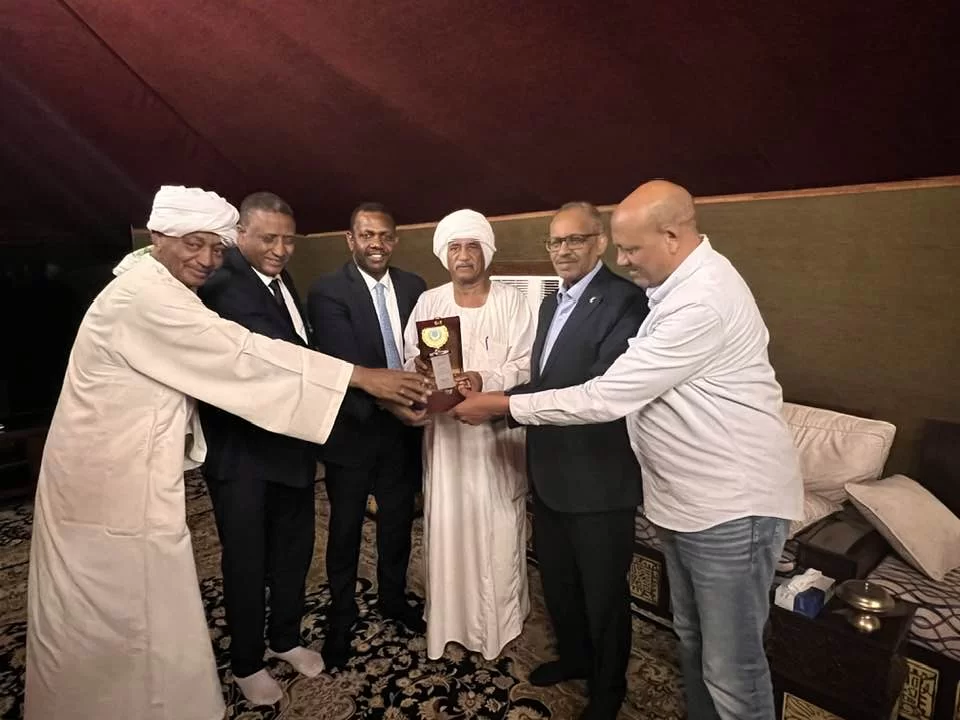 رابطة الهلال بالرياض تكرّم السفير عبدالعزيز حسن في أمسية زرقاء